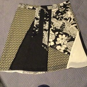Oscar de la Renta 8P black and cream skirt.